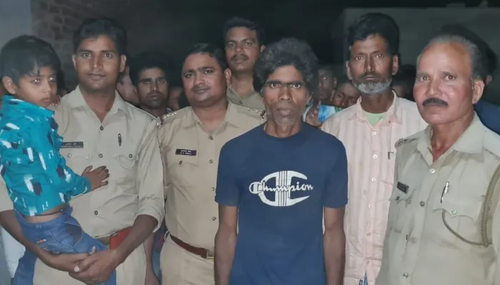 बहराइच: पुलिस ने किया सराहनीय काम, डेढ़ घंटे में गायब बच्चे को किया बरामद, परिवार को सौंपा