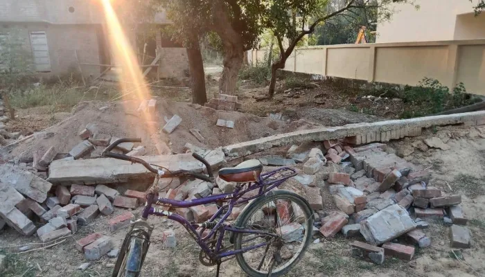 बहराइच: योगी सरकार का एक्शन जारी, अवैध निर्माण पर फिर चला बुलडोजर, ग्रामीणों से कराया गया कब्जा मुक्त