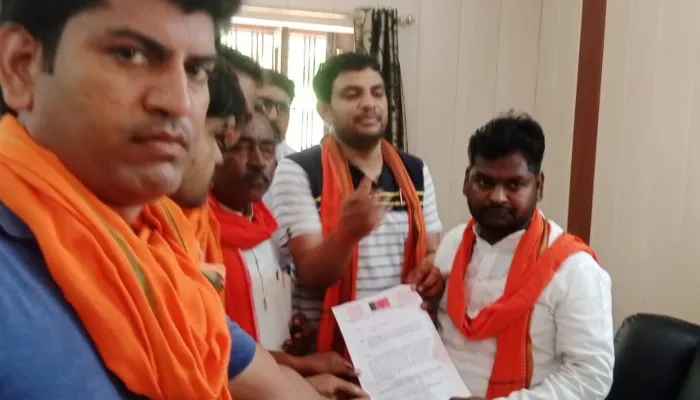 बाराबंकी: सुबेहा नगरवासियों ने नगर पंचायत अध्यक्ष पर लगाया भेदभाव का आरोप, विधायक को सौंपा ज्ञापन