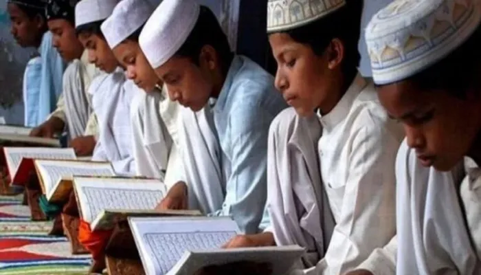 योगी सरकार ने मदरसों में रोज पढ़ाई से पहले राष्ट्रगान गाना किया अनिवार्य, रमजान के चलते रोका गया था निर्णय