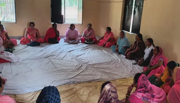 बहराइच: TLM प्रशिक्षण का हुआ आयोजन, स्थानीय वस्तुओं से सामग्री बनाने की दी गई जानकारी
