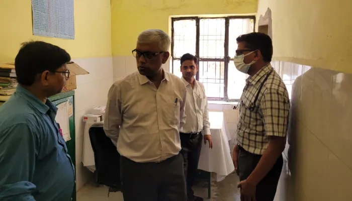 अयोध्या: CMO के निरीक्षण में CHC से नदारद मिले चिकित्सक, चिकित्सा अधीक्षक को अनुपस्थित कर्मियों के खिलाफ कार्रवाई के दिए निर्देश