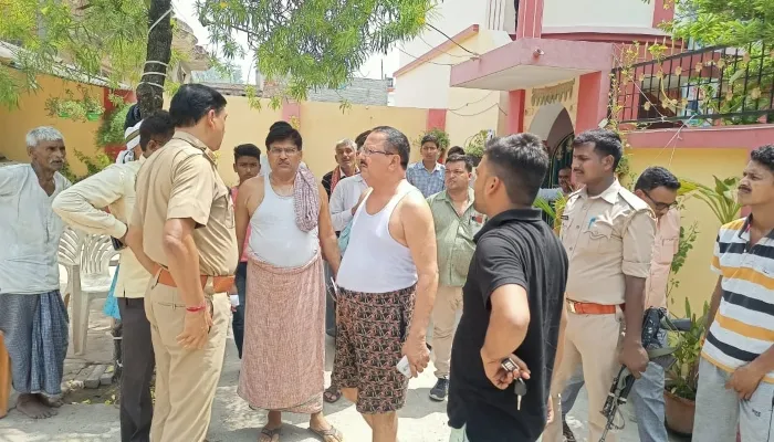 उन्नाव: गांव के तीन घरों से चोरों ने पार किया लाखों का माल, मचा हड़कंप