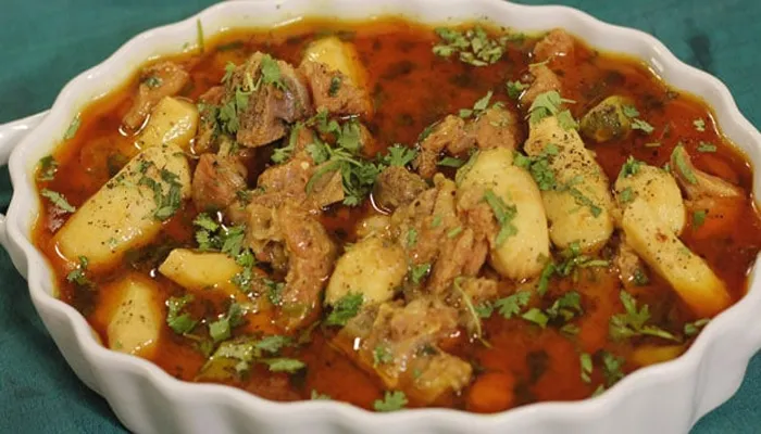 Kitchen Tips: नॉन वेज लवर्स घर पर ट्राई करें लजीज अरबी गोश्त, उंगलियां चाटते रह जाएंगे लोग