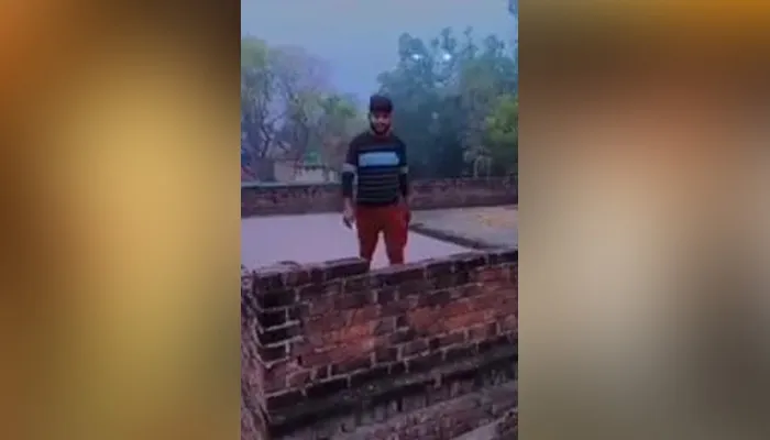 अयोध्या: असलहा लहराते वीडियो बनाना पड़ा महंगा, पुलिस ने किया गिरफ्तार