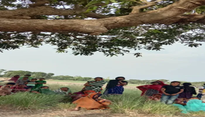 अयोध्या: घर से 200 मीटर दूर पेड़ से लटका मिला युवती का शव, जांच में जुटी पुलिस