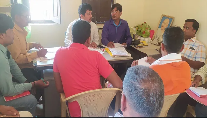 अयोध्या: अनुपस्थित तीन सचिव से स्पष्टीकरण तलब, बाकी को लक्ष्य पूरा करने के निर्देश