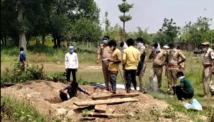 बहराइच: मजिस्ट्रेट के निर्देश पर 40 दिन बाद कब्र से निकाला गया शव, केस में उलझी पुलिस