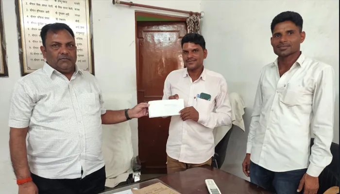 बहराइच: भूसा दान में ग्राम प्रधानों ने किया सहयोग, रंग ला रही डीएम की अपील