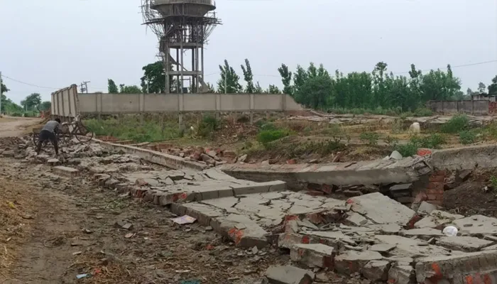 बहराइच: बाउंड्रीवॉल गिरने के मामले में सीडीओ ने बैठाई जांच, भुगतान रुका