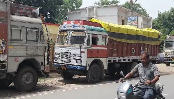 बहराइच: ट्रक की चपेट में आने से युवती की मौत, पुलिस ने वाहन को कब्जे में लिया