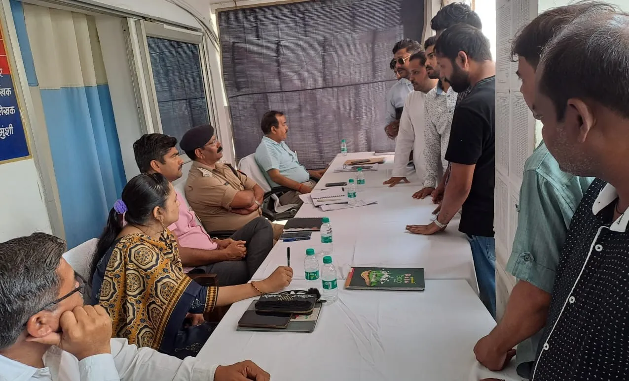 पीलीभीत: छतरी चौराहे पर सिपाही ने व्यापारी को पीटा, बिना वजह किया चालान