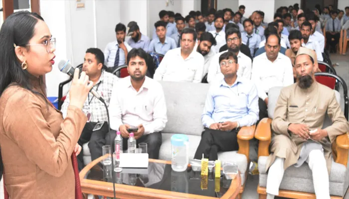 बाराबंकी: विदेशी गुरूओं ने छात्रों को दिए सफलता के टिप्स, बिना प्लानिंग सुचारू रूप से नहीं हो सकता कार्य