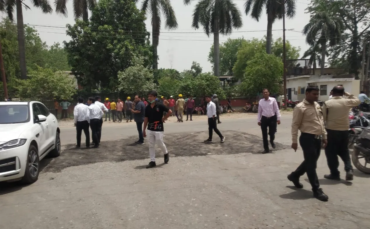 बरेली: बीएल एग्रो के रिफाइनरी प्लांट में लगी भीषण आग, मौके पर फायर ब्रिगेड की कई गाड़ियां मौजूद