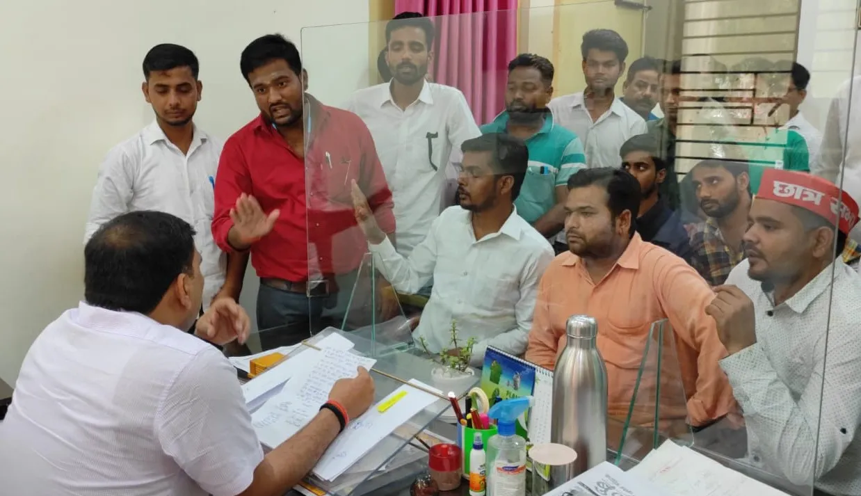 फीस जमा न होने पर छात्रों को बनाया बंधक, छात्रसभा ने की जांच की मांग