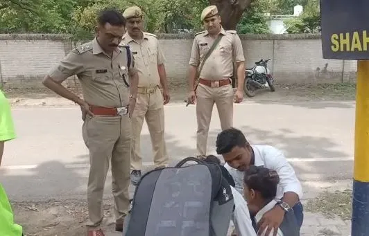 शाहजहांपुर: भीषण गर्मी में अचेत हुई छात्रा, एसपी ने गाड़ी रुकवाकर की सहायता