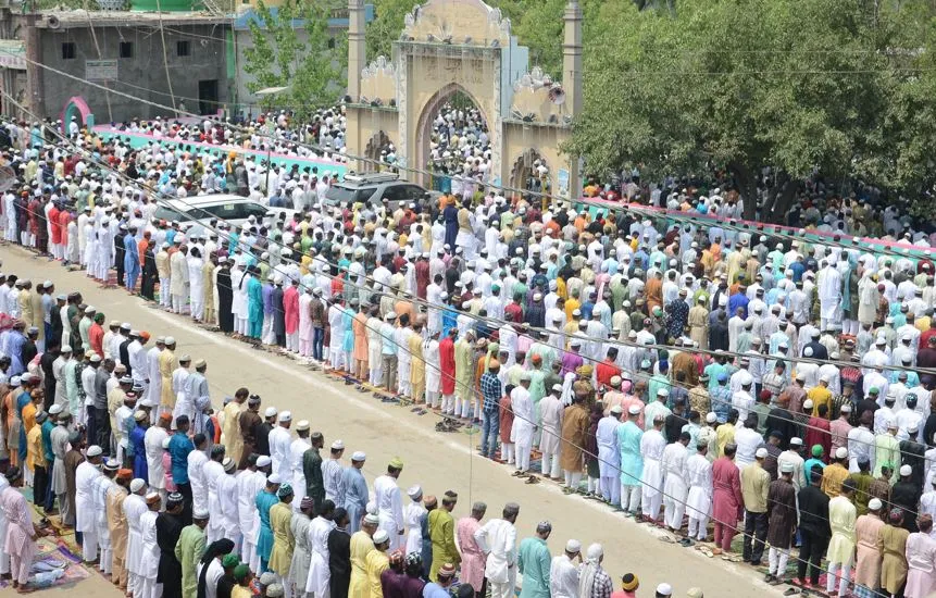 बरेली: रमजान की बरकत में ईद का तोहफा, हर घर छाई खुशियों की बहार