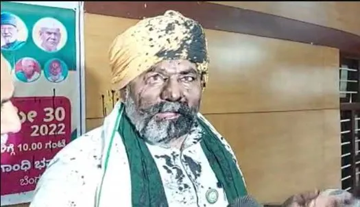 काली स्याही, जानलेवा हमले किसानों की आवाज को नहीं दबा सकते : राकेश टिकैत
