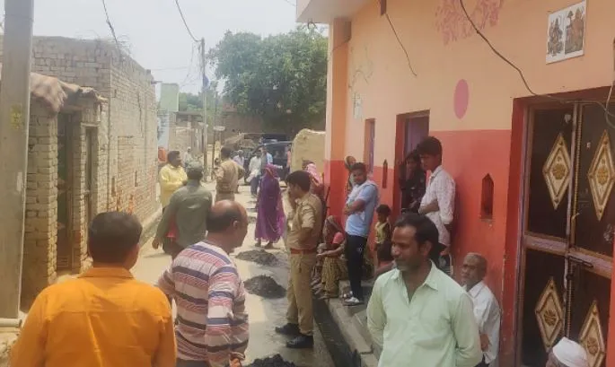 बदायूं: पत्नी को जंगल में प्रेमी के साथ गुलछर्रे उड़ाते पकड़ा तो जान बचाना हुई मुश्किल