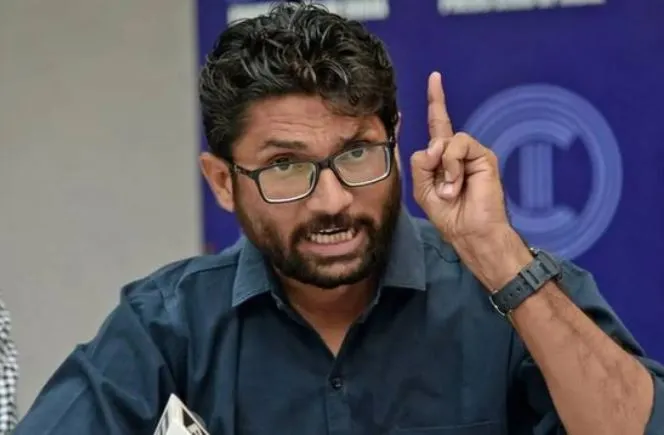 गुजरात की अदालत ने विधायक मेवाणी को सुनायी तीन माह क़ैद और अर्थदंड की सज़ा