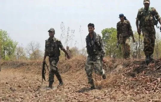 छत्तीसगढ़ के दंतेवाड़ा में पुलिस और नक्सलियों के बीच जबरदस्त मुठभेड़