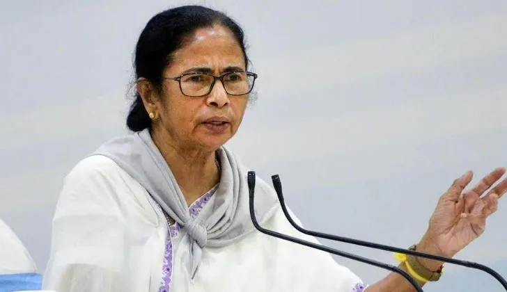 ईंधन, रसोई गैस की कीमतों को बार-बार बढ़ाकर लोगों को परेशान करना बंद करें- बनर्जी