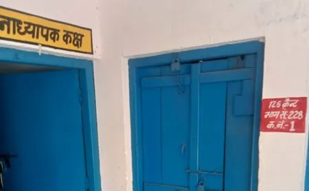 बरेली: 20 वर्ष से बंद है कंपोजिट उच्च प्राथमिक विद्यालय का एक कमरा