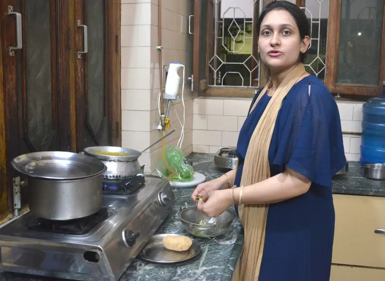 बरेली: पेट्रोल के शतक के बाद घरेलू सिलेंडर एक हजार के पार