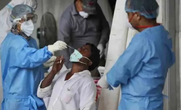 दिल्ली में मिले कोविड-19 के 970 नए मामले, एक और मरीज की मौत