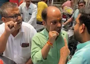 बरेली: पार्षद और व्यापारी के बीच टकराव का वीडियो वायरल