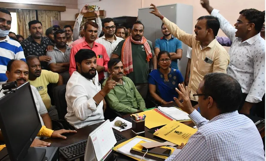 बरेली: हंगामे के बाद मिला महिला को नियुक्ति पत्र
