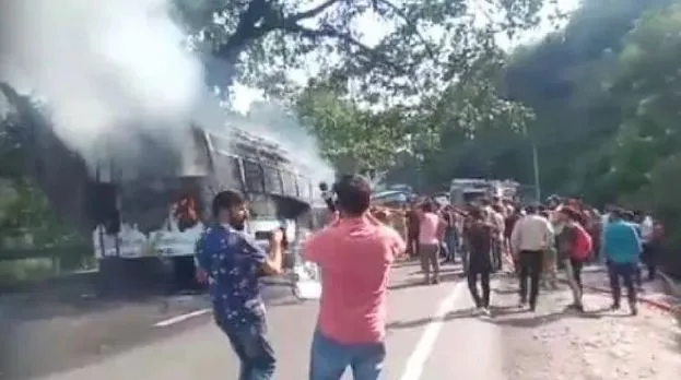कटरा से जम्मू जा रही बस बनी आग का गोला, 4 श्रद्धालुओं की मौत, 20 झुलसे