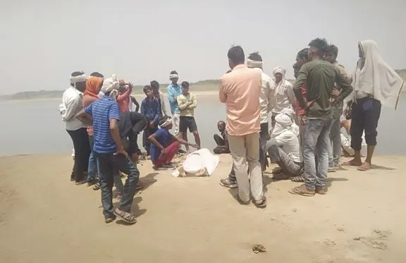 मुरैना में मगरमच्छ बालक को खीचकर ले गया नदी में, मौत