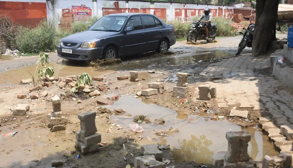 बरेली: एलआईसी कालोनी मोड़ से निकलना हुआ मुश्किल