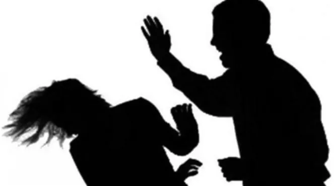 पीलीभीत: पुलिस मिशन शक्ति चला रही, विभाग के लिपिक ने पत्नी को पीट दिया
