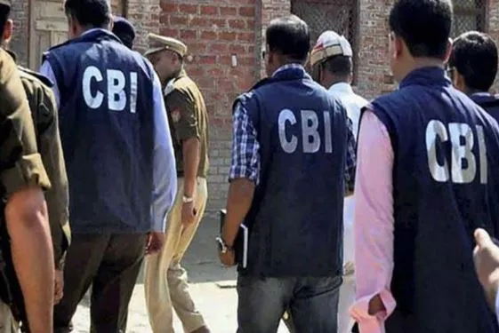 CBI ने रिश्वत लेने के मामले में गुजरात के IAS अधिकारी के परिसरों पर छापे मारे