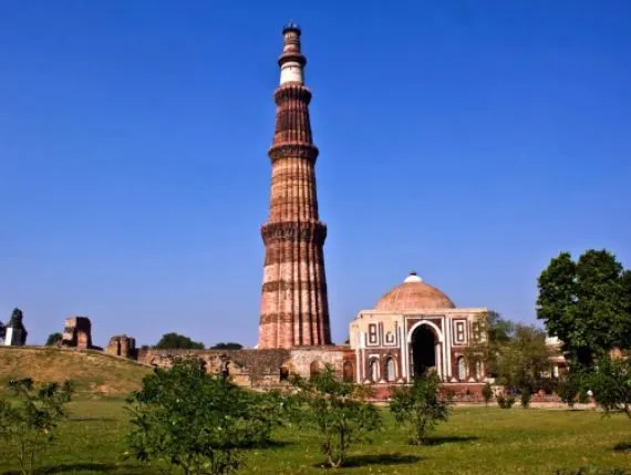 कुतुब मीनार में खुदाई की रिपोर्ट्स का केंद्रीय संस्कृति मंत्री ने किया खंडन 