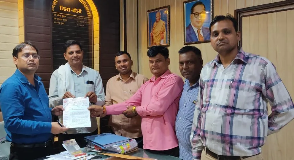 बरेली: कैशलेस चिकित्सा फार्म पंजीकरण कराने की मांग