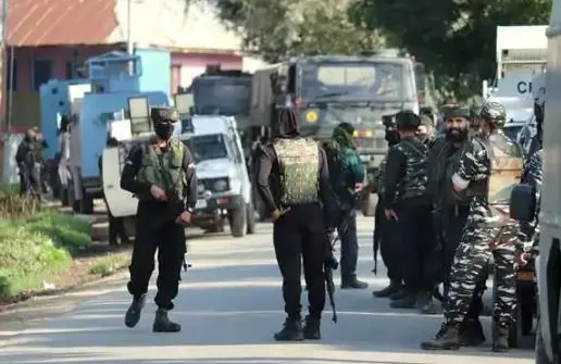 जम्मू कश्मीर के बारामूला में सुरक्षाबलों, आतंकवादियों के बीच मुठभेड़, 3 पाकिस्तानी आतंकी मार गिराए गए