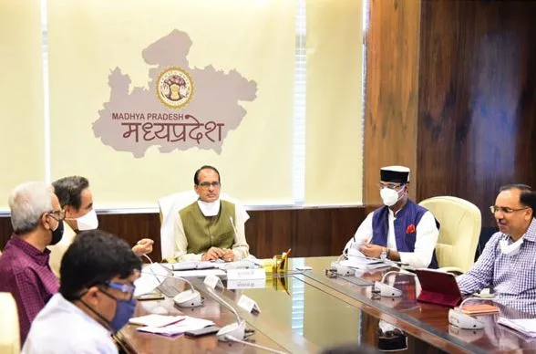 भोपाल: CM शिवराज ने ली टीकमगढ़ जिले की बैठक, मंत्री और जनप्रतिनिधि रहे मौजूद