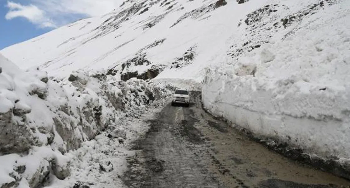 जम्मू-कश्मीर में भीषण सड़क हादसा, खाई में गिरी गाड़ी, सेना के जवान समेत नौ की मौत
