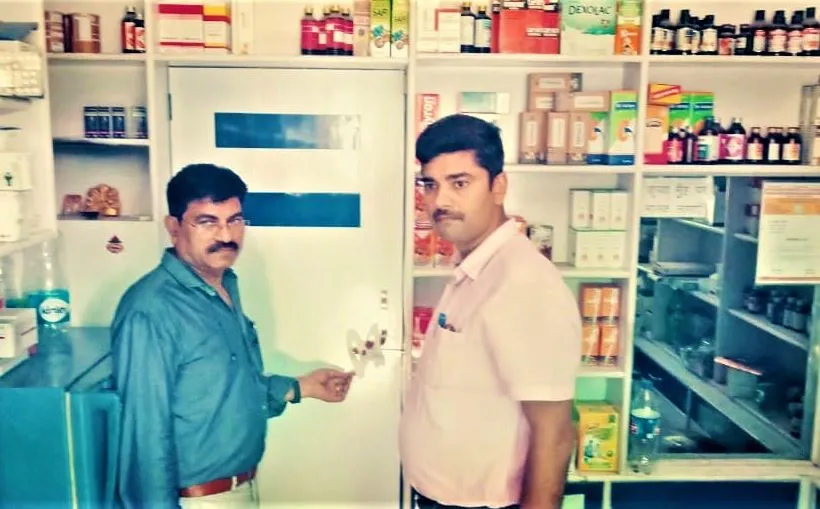 पीलीभीत: मेडिकल में चलता मिला क्लीनिक, सिटी मजिस्ट्रेट ने कराया सील