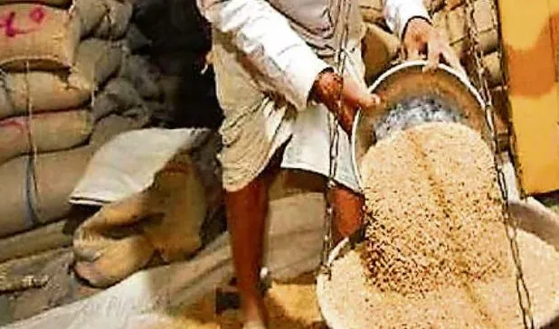 बरेली: दंपत्ति पर लगा बुजुर्ग कोटेदार को परेशान करने का आरोप