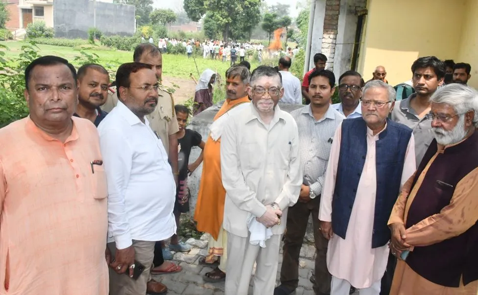 बरेली: महंत कमल नयन दास के अंतिम दर्शन को उमड़ी भक्तों की भीड़