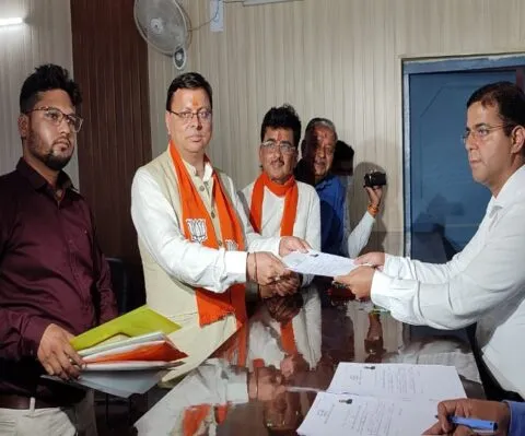 उत्तराखंड: चंपावत उपचुनाव के लिए मुख्यमंत्री पुष्कर सिंह धामी ने कराया नामांकन, उमड़े कार्यकर्ता