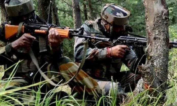 जम्मू-कश्मीर के अनंतनाग में सुरक्षाबलों और आतंकवादियों के बीच मुठभेड़