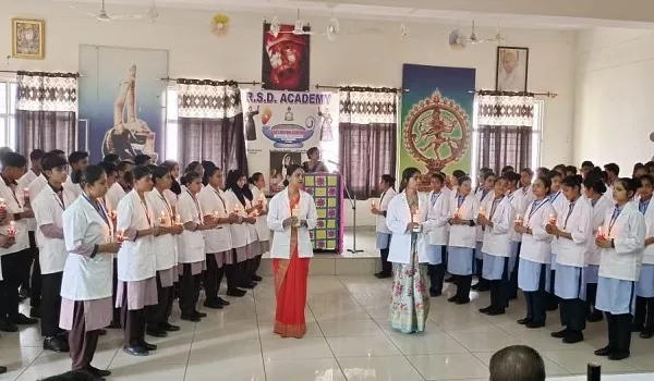 मुरादाबाद : कर्तव्यों का पालन निष्ठा से करने की ली शपथ