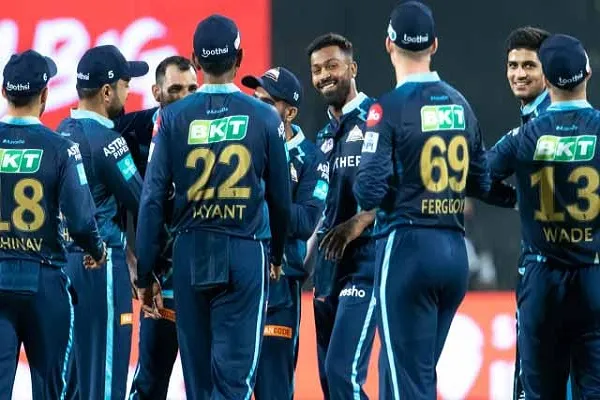 IPL 2022 : मुंबई इंडियंस के खिलाफ प्लेऑफ स्थान सुनिश्चित करने उतरेगी गुजरात टाइटन्स