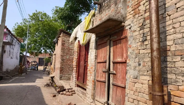 हरदोई: गरीबों के बसेरे जमींदोज करने के लिए अफसरों ने चढ़ाई आस्तीने, सरकारी चिट्ठी ने गुम की सिट्टी-पिट्टी