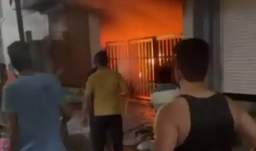 इंदौर की तीन मंजिला इमारत में लगी भीषण आग, एक महिला समेत सात लोग जिंदा जले